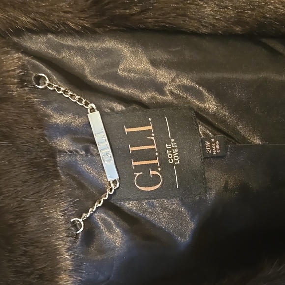 GILI Faux Fur Vest     ✨️ PRE LOVED✨️ - Picture 2 of 9